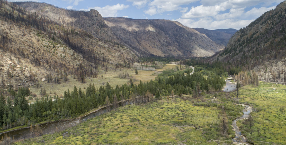 A river runs through a mountain valley. 