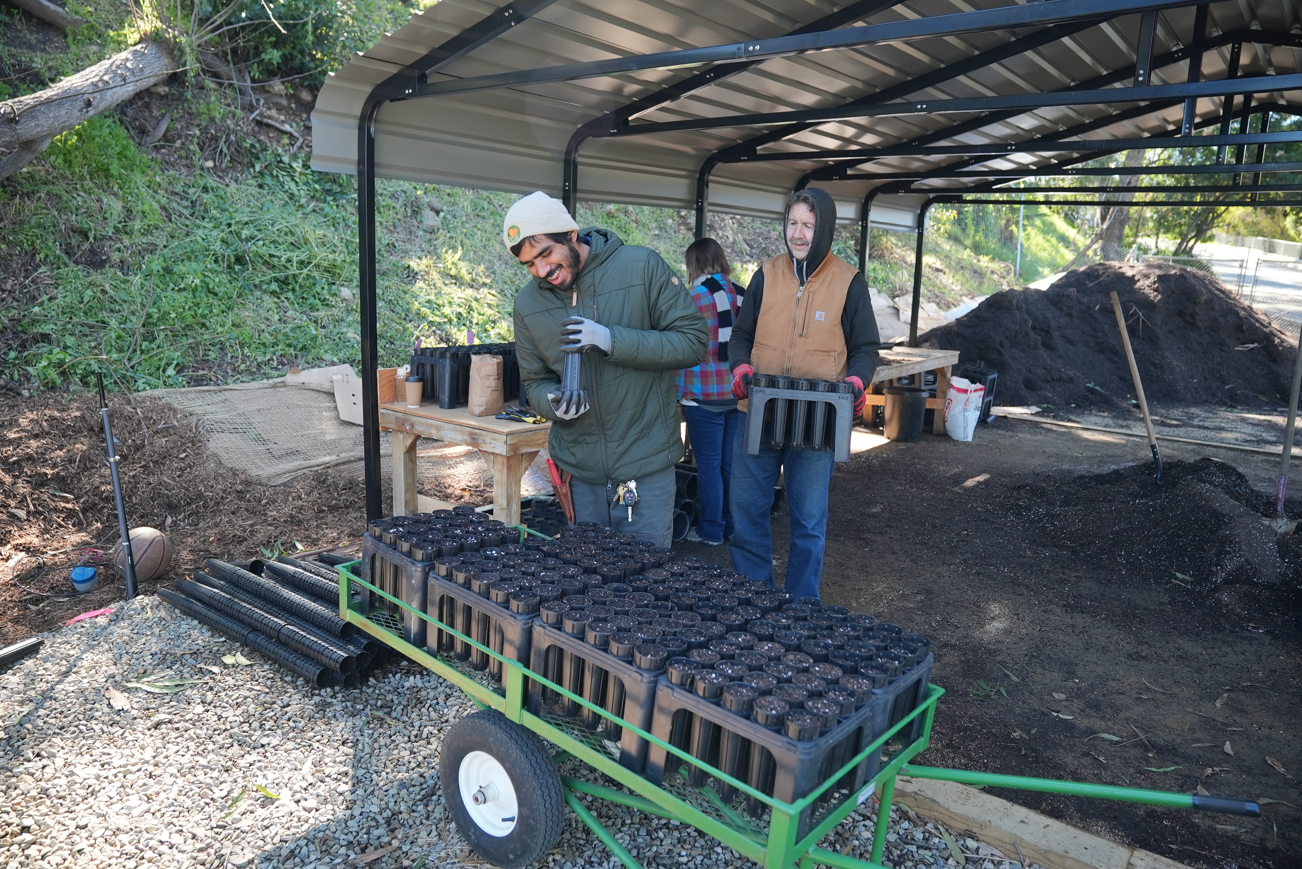Volunteers at Los Nogales Nursery.